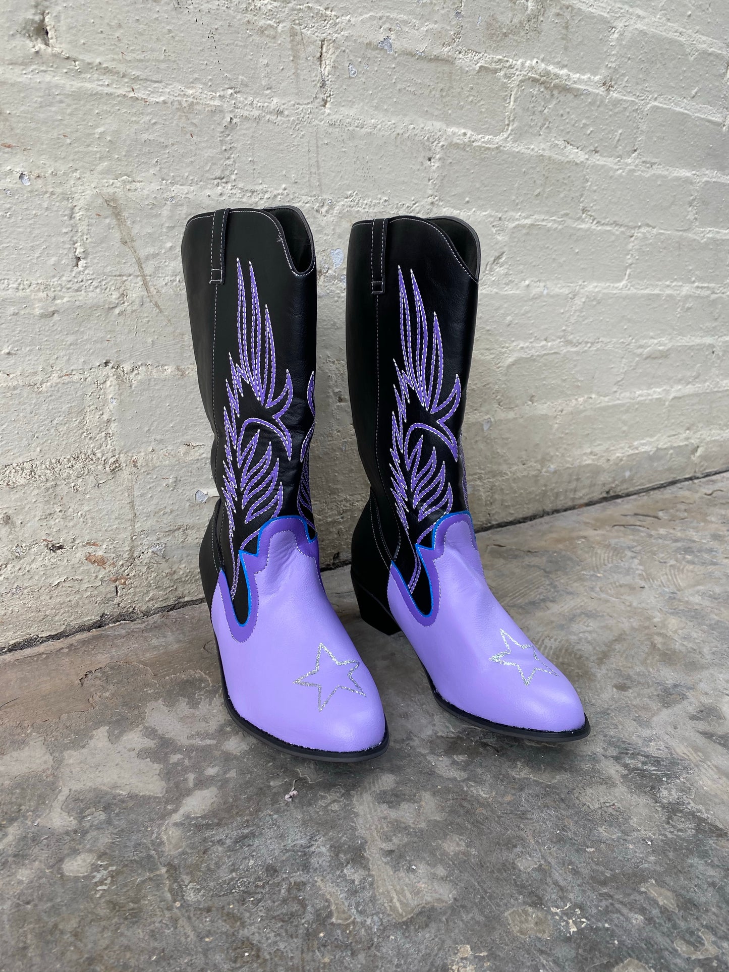 “Bull ride” cowboy boots
