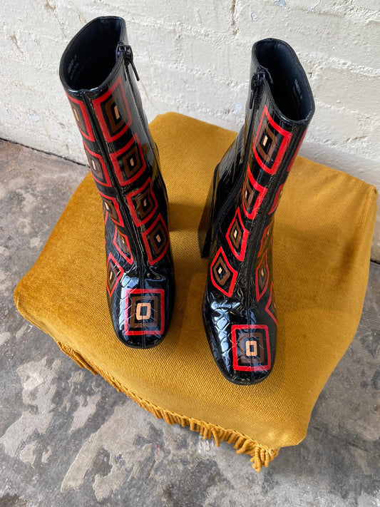“Hotel 6” boots