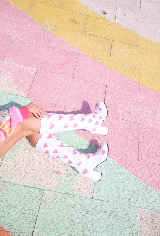 “Sugar Sugar” go go boots